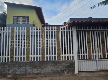 Casa de 3 quartos, Gama · Vende-se um imóvel com 3 casas na Qd 05 do Setor Leste Gama-DF