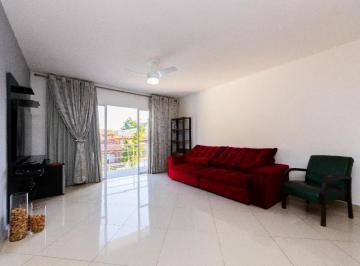 Casa de 3 quartos, São Paulo · Casa de vila à venda na Granja Viana | 135M² | 3 dormitórios e 3 suítes | 4 vagas e quintal