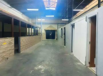 Comercial · 377m² · Galpão com 377 m² no Bairro Olaria, Rio de Janeiro