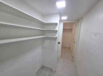 Comercial · 30m² · Loja comercial, 30m² para locação em galeria na Visconde de Pirajá.