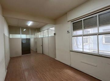 Comercial · 154m² · Conjunto de recepção, 5 salas, cozinha, 2.banheiros, 2 por andar no Centro !!
