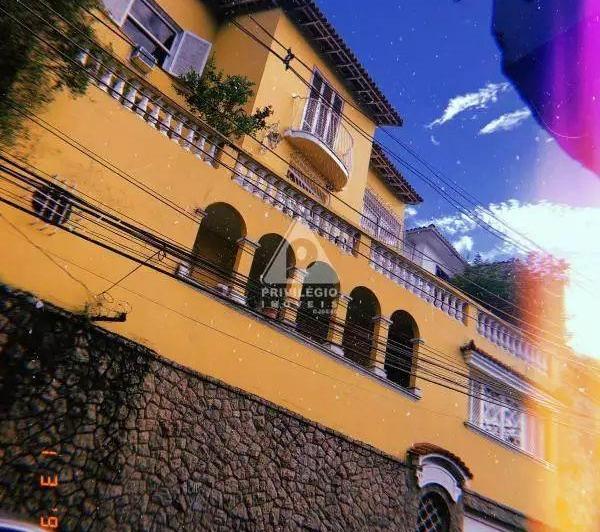 Foto do imóvel - Ampla casa de 520 m², composta por duas salas bem iluminadas, cinco quartos, sendo ideal para.