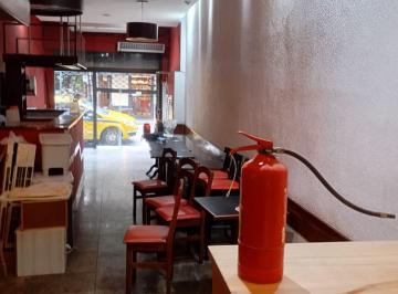 Comercial · 300m² · Excelente loja de rua com 2 Salas e 3 Banheiros no Catete