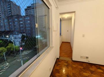 Apartamento de 2 quartos, Rio de Janeiro · Charmoso apartamento em Botafogo. Sala e dois quartos +dependências, e varanda com vista livre. Veja