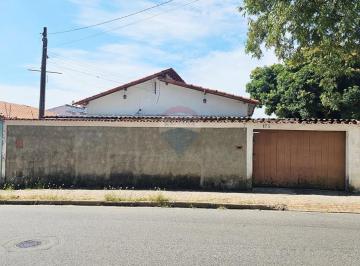 Casa · 200m² · 3 Quartos · 3 Vagas · Casa térrea à venda na Vila Santana, em localização estratégica, ideal tanto para moradia quanto par