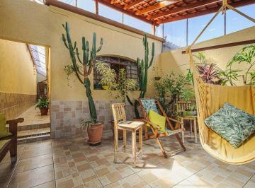 557a818c-35af-45a3-8827-f5ea112b7ccf · Deslumbrante casa para venda em Vila Paulicéia com 2 quartos, sendo 1 suíte, 130m²