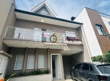 Casa · 175m² · 3 Quartos · 2 Vagas · Belíssimo sobrado triplex em condomínio com 3 suít
