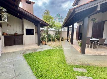 0fa155213c52fb08d1056cecb8853f3ee3ebff9d · Casa de Esquina com 3 Quartos, Suíte e Terreno de 540 m² no Itacorubi – Conforto e Praticidade em Lo