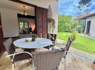 ca5fa869cb96818c95cefc95859aac7a9ae250ff · Casa de Esquina com 3 Quartos, Suíte e Terreno de 540 m² no Itacorubi – Conforto e Praticidade em Lo