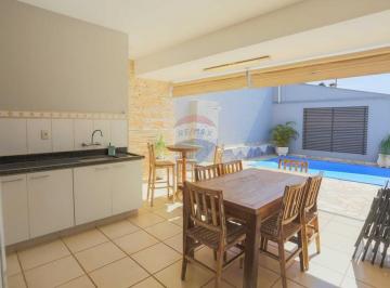 Casa · 297m² · 4 Quartos · 4 Vagas · À Venda, casa com 4 quartos, 2 suítes e área de lazer completa!