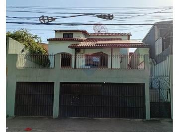 Casa · 166m² · 4 Quartos · 2 Vagas · Excelente Localização