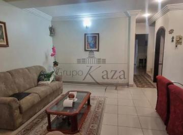 Casa · 360m² · 3 Quartos · 3 Vagas · Oportunidade - Casa em Condomínio - Jardim das Colinas - 3 Dormitórios - 283m².