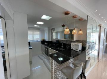 5fc334c9-adbb-4cdb-9bbd-d9c5c8772a18 · Espetacular cobertura para venda em Tombo com 2 quartos, sendo 1 suíte, 196m²