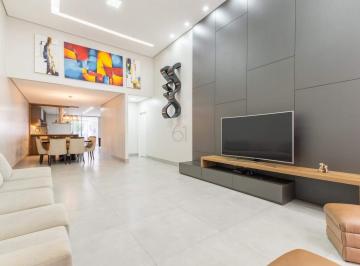 Casa · 248m² · 4 Quartos · 2 Vagas · RUA 5 VICENTE PIRES | CASA TERREA | CONDOMÍNIO FECHADO | 4 QTS (3 STS) | PISCINA | ANALISA PERMUTA