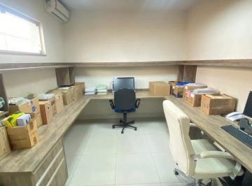Casa · 250m² · 6 Vagas · Imóvel Comercial para alugar no bairro Castelinho
