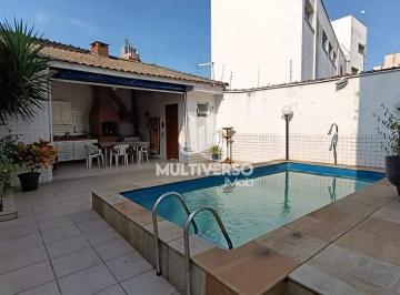 Casa · 205m² · 3 Quartos · 2 Vagas · Sobreposta baixa com piscina, área gourmet com churrasqueira, 3 dormitórios e 2 vagas na Ponta da Pr