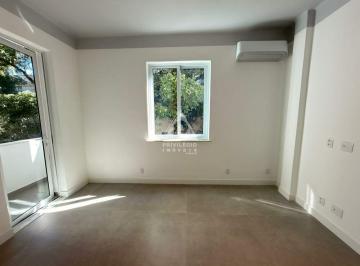Apartamento · 25m² · 1 Quarto · Studio de 25m² com varanda vista copa das árvores reformado por arquiteto em Laranjeiras/RJ. 