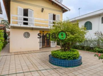 Casa · 304m² · 3 Quartos · 4 Vagas · Casa espaçosa com 2 suítes, churrasqueira e 4 vagas ? conforto completo para sua família!