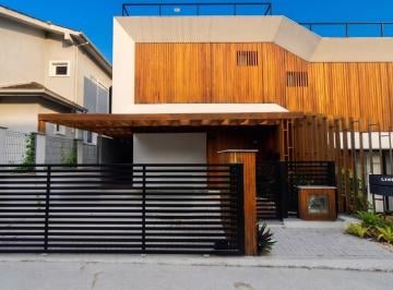 Casa · 126m² · 3 Quartos · 2 Vagas · Casa 3 Suítes Ferraz Com Amplo Terraço