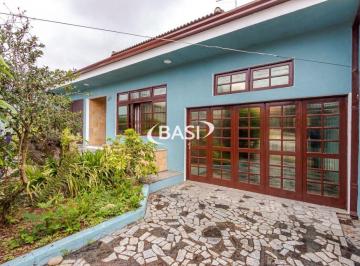 Casa · 254m² · 9 Quartos · 3 Vagas · Imovel versatil com 3 moradias independentes – excelente para renda extra ou uso misto (residencial