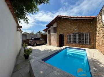 Casa · 95m² · 2 Quartos · 2 Vagas · Casa Ampla com Piscina, Suíte e 2 Vagas a 1 Quadra da Praia