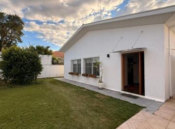 050cdb9a485e83241504cd34a5179d0875657dde · Oportunidade Única no Jardim Esplanada: Casa Ampla com 7 Vagas e Área de Lazer