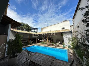 Casa · 360m² · 5 Quartos · 2 Vagas · Casa com 4 Quartos, Área Gourmet e Piscina no Cidade Nobre