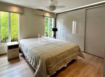 Casa · 280m² · 4 Quartos · 3 Vagas · Casa com 280 m², 4 Quartos, Piscina e Área Gourmet em Localização Privilegiada