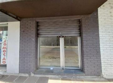 Comercial · 30m² · Loja de 30m² com mezanino para locação no bairro Tristeza, zona sul de Porto Ale