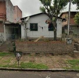 Casa · 90m² · 2 Quartos · 2 Vagas · CASA NA CAVALHADA 2 DORM PRECISANDO REFORMA GERAL EM TERRENO DE 220m²