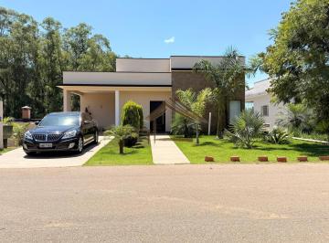 Casa de 3 quartos, Porangaba · Linda casa com dois lotes no Ninho Verde 1, contendo 3 suítes, totalmente mobiliada