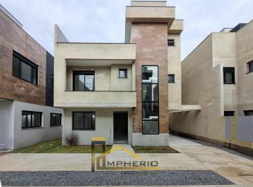 Fachada imponente · Sobrado de 3 quartos em condomínio no Uberaba, Curitiba-PR: 126m², suíte, 3 salas, banheiro e vaga d