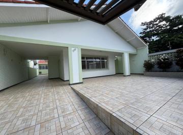 Casa de 3 quartos, Peruíbe · Casa com 3 quartos e área gourmet em Peruíbe.