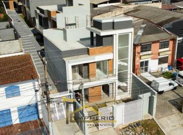 Foto 01 · Sobrado à venda em Curitiba-PR, Fazendinha: 3 quartos, 1 suíte, 4 banheiros, 175m² - Oportunidade ún