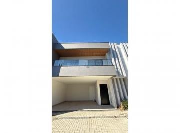 Casa · 191m² · 3 Quartos · 2 Vagas · Casa em condomínio fechado com 3 suítes no Glória em Joinville SC