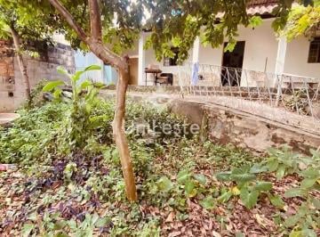 img-20250127-wa00691738177583942.jpg · Oportunidade de Casa com 3 Moradias e uma Loja na Região Leste