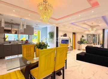Casa · 238m² · 3 Quartos · 4 Vagas · Casa Decorada e Reformada pronta para morar!