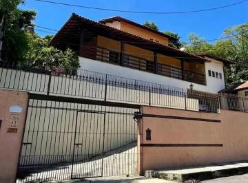 Casa de 4 quartos, Niterói · Casa com 4 quartos, piscina e vista incrível pro Cristo