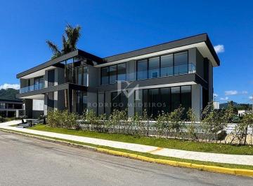 e6cd82fd-7ec9-4129-b227-761d517a9a72_20260424_114539_0000-17770439893529.jpg · Casa com 5 suítes, piscina e 600m² em Camboriú. Exclusividade e sofisticação