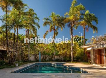 49d5804a-4714-4ec1-9f36-29bb661840d2.webp · Casa de alto padrão com piscina, vagas de garagem e 5 quartos com suítes na QL 26.