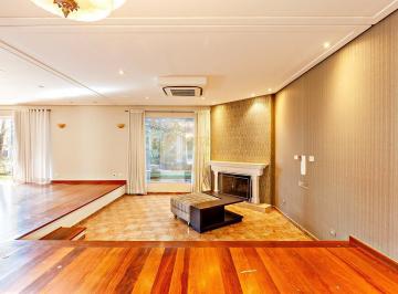 Casa · 550m² · 4 Quartos · 6 Vagas · Casa ampla com 4 dormitórios, piscina e área de lazer completa no Jardim Leonor