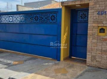 6b9e6572152b506a42bb9d231a8e4734bd84c4ce · Casa 02 Dormitórios (01 suíte), Piscina aquecida; Aceita parte em permuta.