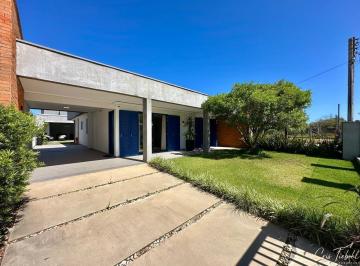 Casa · 210m² · 4 Quartos · Casa retrofit mobiliada e decorada a poucos metros do mar e do Centro