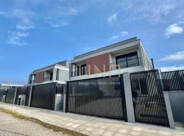 1ca328d5268af36d7636a01f3ce2543c2074a589 · Excelente casa moderna geminada de 03 suítes, com vaga de garagem e quintal privativo.