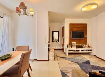 9ddccdb455b42775ea87bc97c8d91c4d8fdfa22e · Apartamento com dois dormitórios e sacada com churrasqueira, no bairro Itacorubi/Florianópolis.