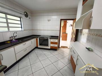 Casa · 127m² · 3 Quartos · 2 Vagas · Sobrado de 151m², 3 dormitórios (1 suíte) e 2 vagas – Pestana, Osasco