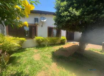 Casa · 197m² · 5 Quartos · 4 Vagas · Casa de 5 dormitórios e 4 vagas de garagem em Canoas.