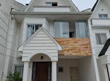 Casa de 3 quartos, Curitiba · Sobrado Triplex