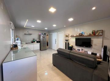 Casa · 130000m² · 2 Quartos · 2 Vagas - Leonardo Castro Corretor de Imóveis · Casa 2 quartos sendo duas suítes de Esquina Reformada e Inteligente – Metropolitana
