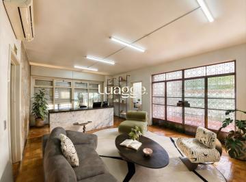 Casa · 220m² · 3 Quartos · 2 Vagas · Casa para alugar em Moinhos de Vento com 3 salas, 2 vagas e ótima localização